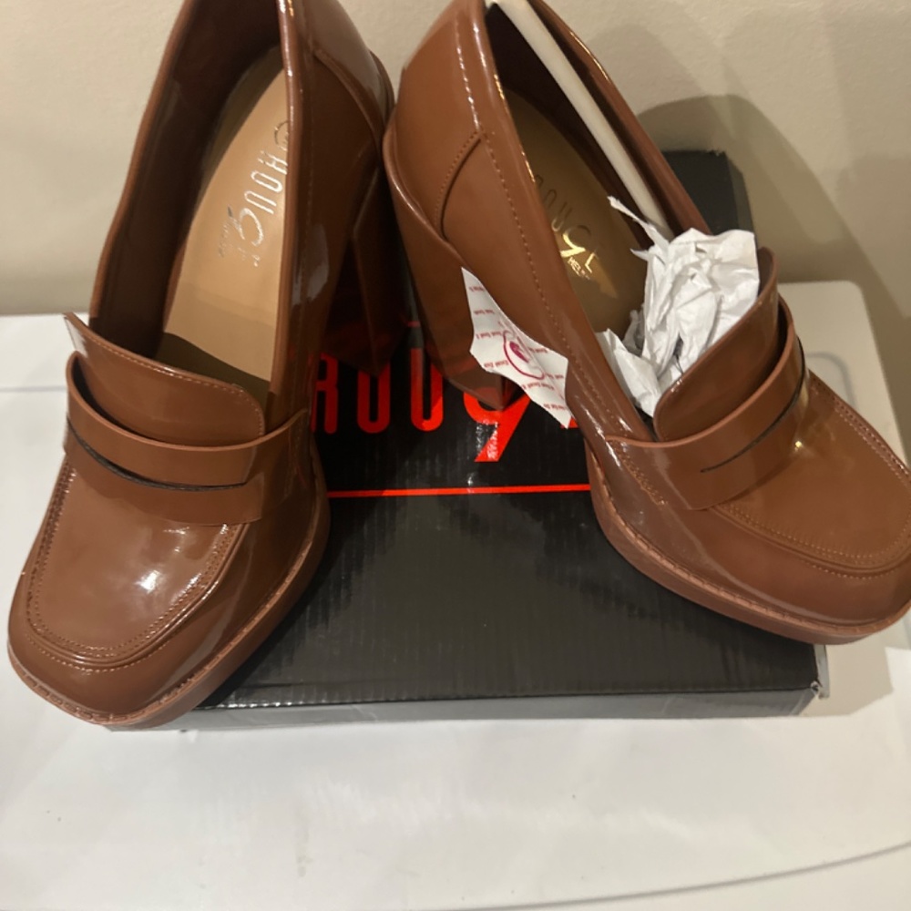 Shoes - Picture 2 of 5